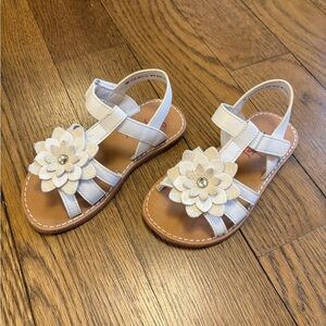 Toddler size 8 white flower sandals